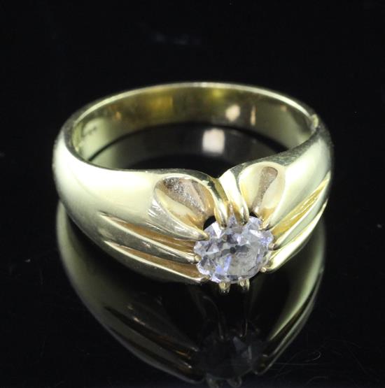 A gentlemans 18ct gold and claw set solitaire diamond ring, size U/V.